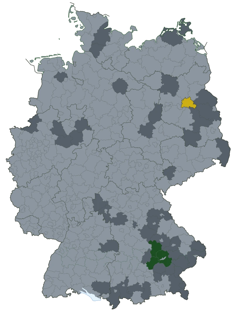Eine Deutschlandkarte mit hervorgehobenen Regionen, in denen OneSolar bereits Parks gebaut hat oder aktuell entwickelt